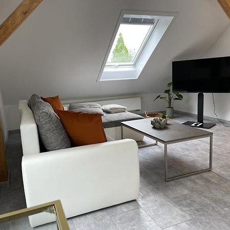 Wen Koenigsberger,Ruhige Dg-Wohnung In Weiden,2 Schlafzimmer,Parkplatz, Zentral! Weiden in der Oberpfalz Exterior photo