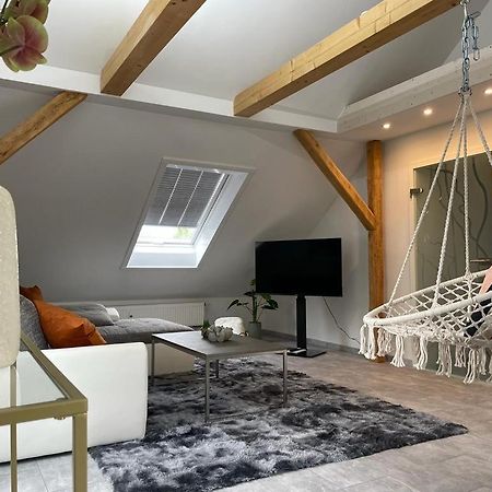 Wen Koenigsberger,Ruhige Dg-Wohnung In Weiden,2 Schlafzimmer,Parkplatz, Zentral! Weiden in der Oberpfalz Exterior photo