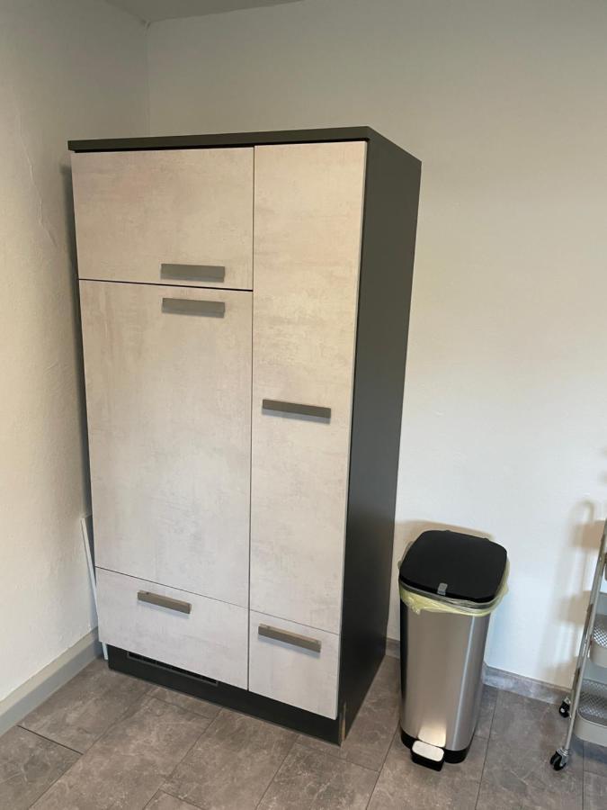 Wen Koenigsberger,Ruhige Dg-Wohnung In Weiden,2 Schlafzimmer,Parkplatz, Zentral! Weiden in der Oberpfalz Exterior photo